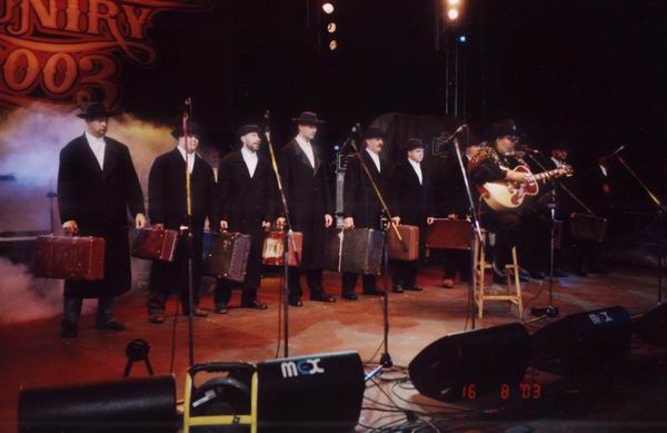 Тумбала-тумбала-тумбалайка...