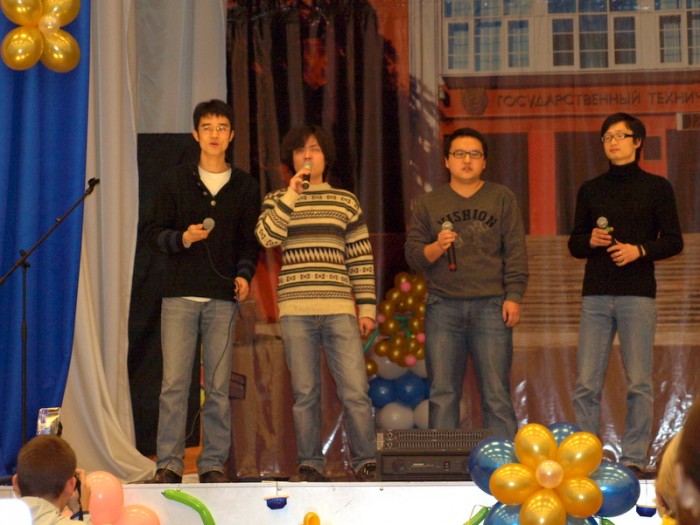 005_Студенты отмечают профессиональный праздник