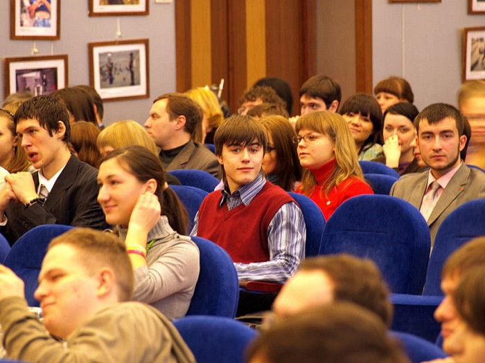 016_Студенты отмечают профессиональный праздник