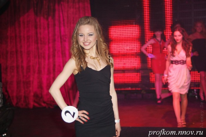 Конкурсантки на сцене Т.Е.А.Т.Р.О_100